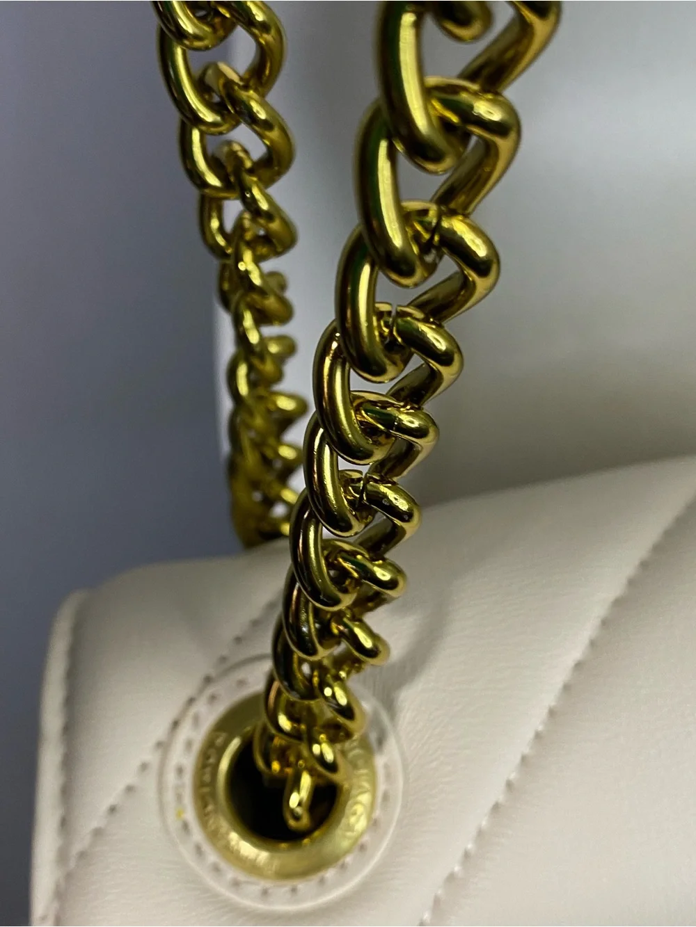 Hourglass Cream Quilted Gold Chain-Strap Shoulder Bag